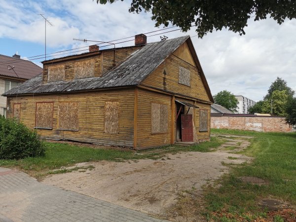 Skelbiamas turtinio komplekso, esančio Panerių g. 7, Jonava, pardavimo aukcionas