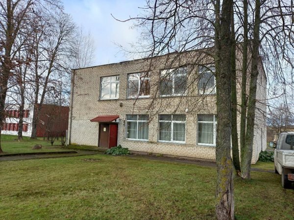 Pastato su priklausiniu ir sklypu Taikos g. 27, Užusalių k., pakartotinis pardavimo aukcionas...