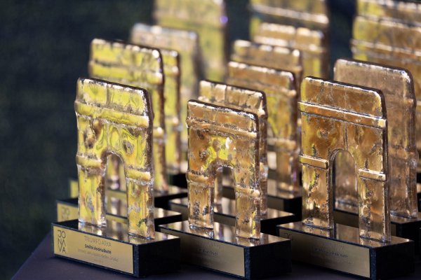 Kviečiame teikti kandidatus „Triumfo arkos“ apdovanojimams gauti