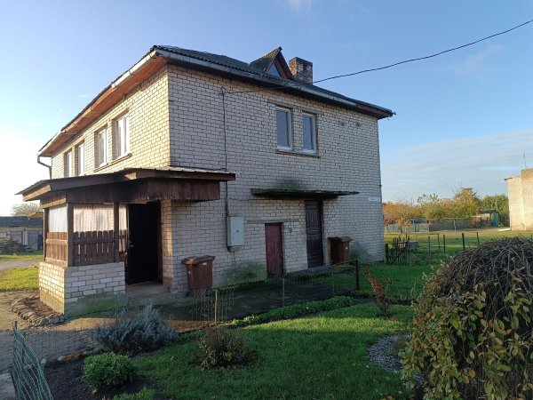 3 kamb. buto Klevų g. 6-2, Ručiūnų k., su priklausiniais pardavimo aukcionas (pasibaigęs)